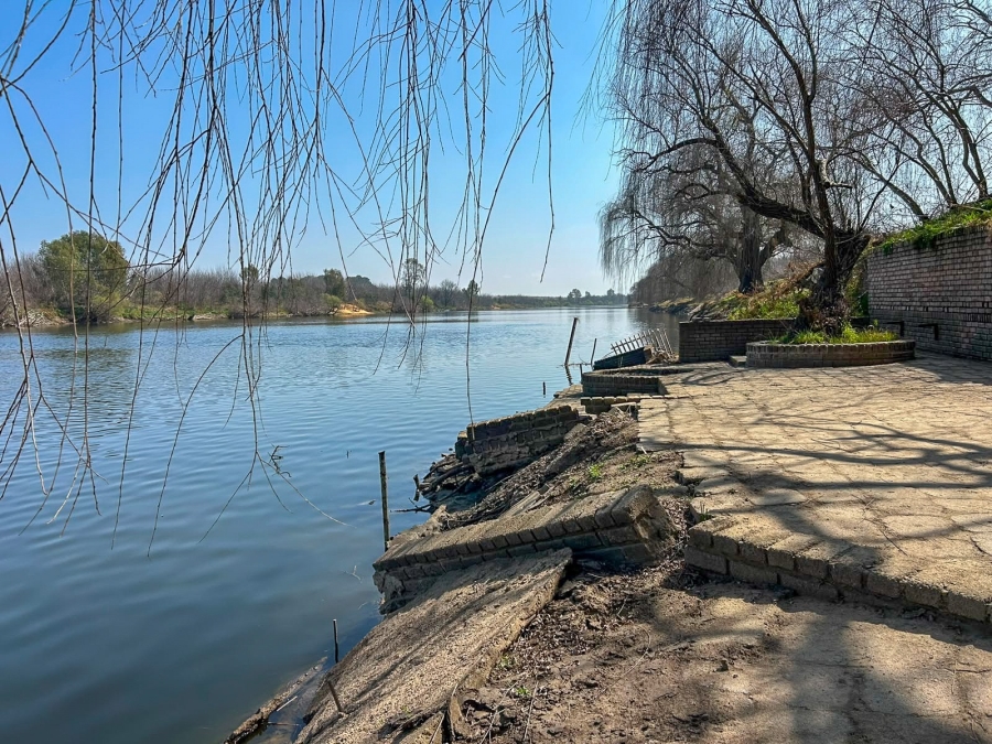 6 Bedroom Property for Sale in Potchefstroom Rural North West